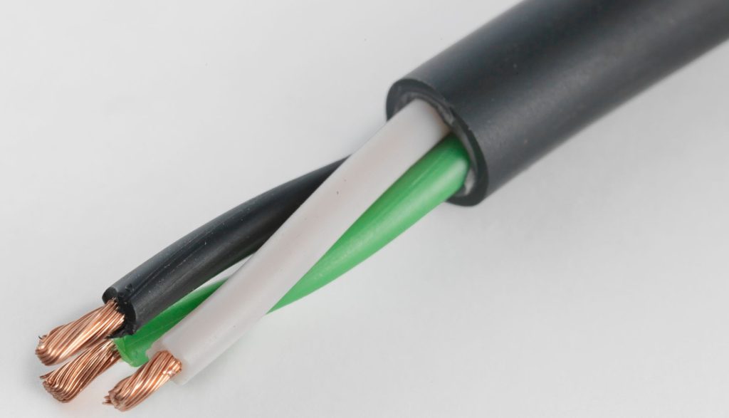 En este artículo aprenderemos qué son los cables extraflexibles, detallando sus principales características técnicas, materiales de fabricación, ventajas frente a cables convencionales y los sectores o aplicaciones donde ofrecen un mejor rendimiento.